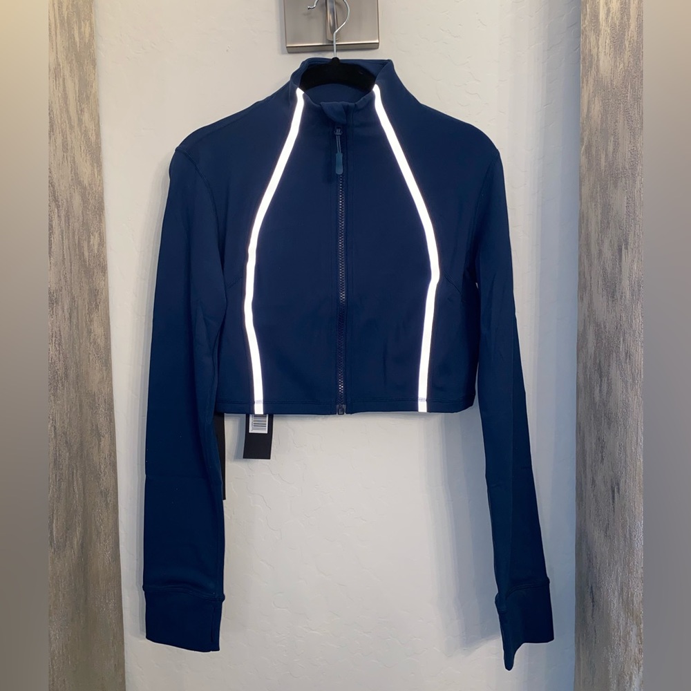 NWT- NOLI cropped reflective jacket and matching sports bra- size S